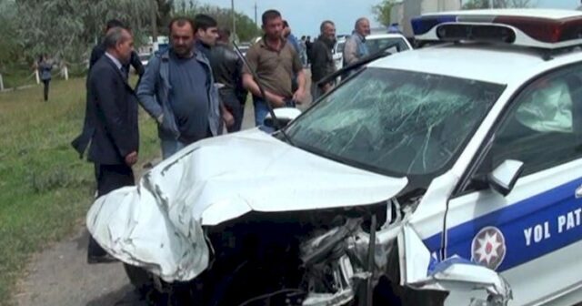 Bakıda polis maşını qəzaya düşdü