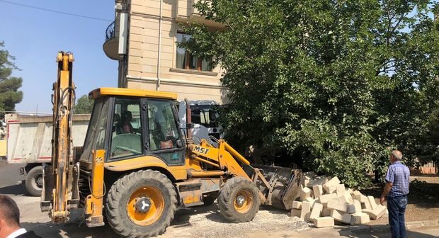 Nizami rayonunda ağacların kəsilərək tikinti aparılmasının qarşısı alındı – FOTO/VİDEO
