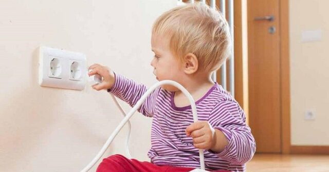 Kürdəmirdə 2 yaşlı körpəni elektrik cərəyanı vuraraq öldürdü