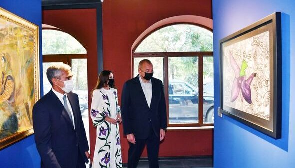İlham Əliyev və Mehriban Əliyeva Şuşada təşkil edilən sərgilərlə tanış olublar – FOTO