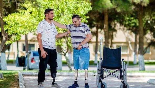 Daha iki qazimiz yüksək texnologiyalı protezlərlə təmin edildi – FOTO