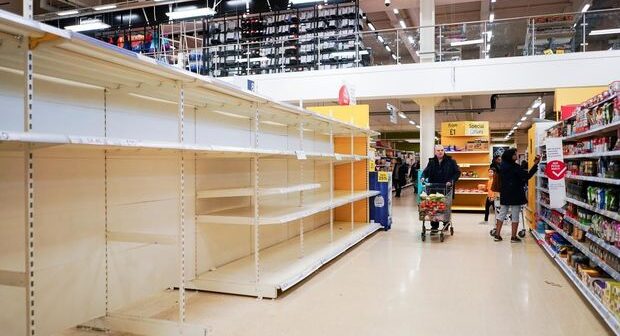 Britaniya supermarketlərində rəflər boşalıb: Ölkə sakinləri ərzaq ehtiyaclarını təmin edə bilmir