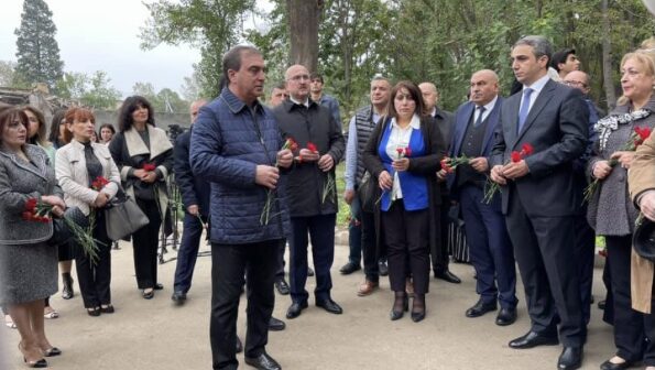 QHT təmsilçiləri Gəncədə Ermənistanın raket zərbəsi nəticəsində dağılan ərazilərə baş çəkib