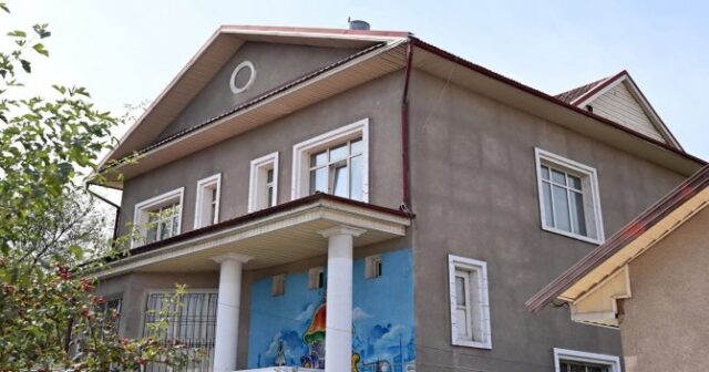 Prezident iki mərtəbəli evini imkansızlara hədiyyə etdi… – İBRƏTAMİZ-FOTOLAR