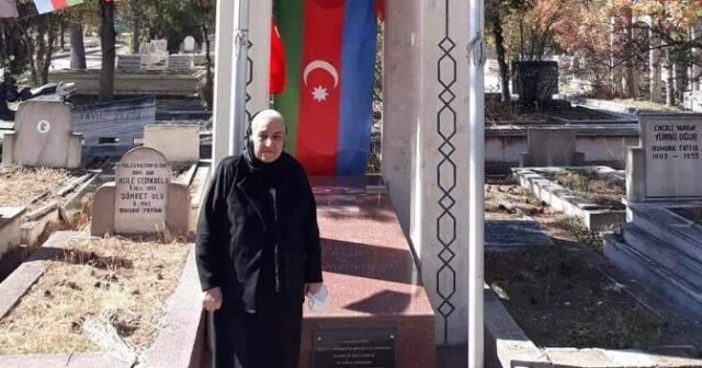 Polad Həşimovun anası Rəsulzadənin məzarını ziyarət etdi – FOTO