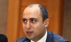 Emin Əmrullayev: “Qadınların təhsildə çox olması problem yaradacaq”
