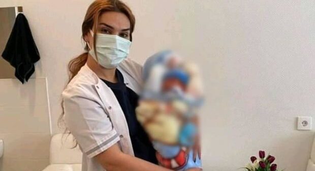 Bakıda xəstəxanada hamilə öldü: Yaxınları ginekoloqu döydü