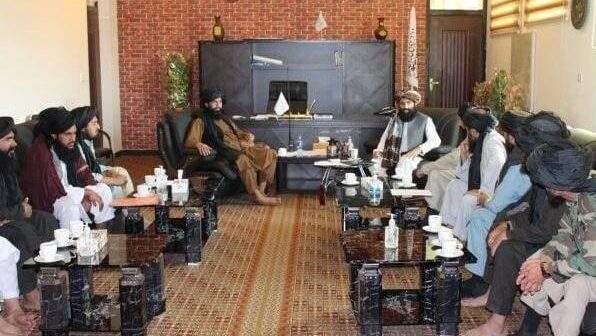 Talibançılar rəsmi görüşə ayaqyalın gəldilər – Foto