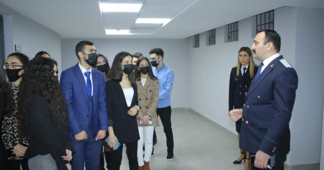 Davamçı gənclər Baş Prokurorluğun yeni inzibati bina kompleksi ilə tanış olublar