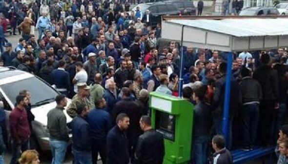 Zəngəzurda evlər təcili satışa çıxarıldı: ermənilər köçür
