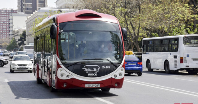 Bakıda avtobusda qadını döydülər