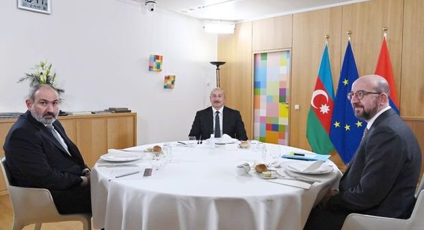 İlham Əliyevlə Nikol Paşinyan razılaşdı: Zəngəzur dəhlizi boyunca dəmir yolu xətti çəkiləcək