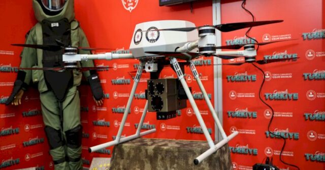 Türkiyə dünyanın ilk lazer silahlı dronunu sınaqdan keçirdi