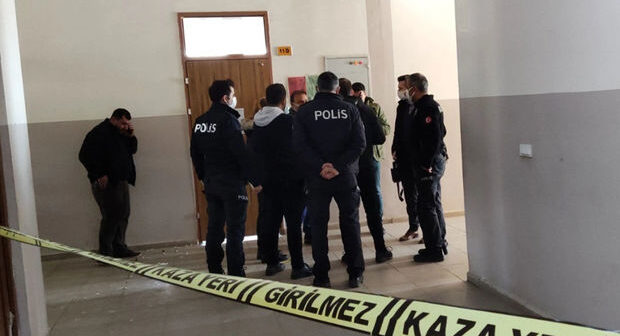 Türkiyədə şagird məktəbə gətirdiyi silahla intihar etdi