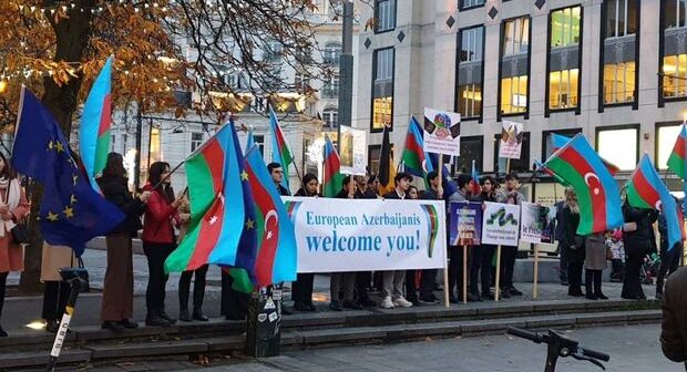 Avropa azərbaycanlıları Brüsseldə Prezident İlham Əliyevi qarşılamağa çıxıblar – FOTO/VİDEO