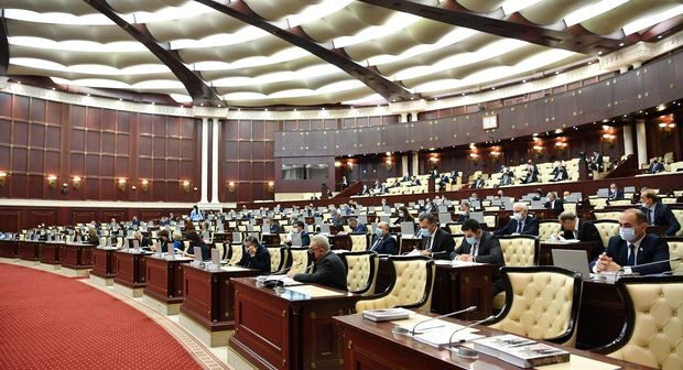 Qazi deputat köməkçi təyin edildi – FOTO