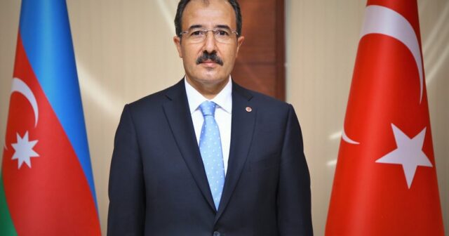 Türkiyənin Azərbaycandakı səfiri Şəhidlər xiyabanını ziyarət edib