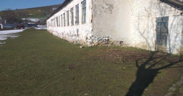 Azərbaycanda orta məktəbin döşəməsi və tavanı çökdü