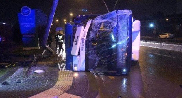Dəhşətli qəzada 16 nəfər yaralanıb
