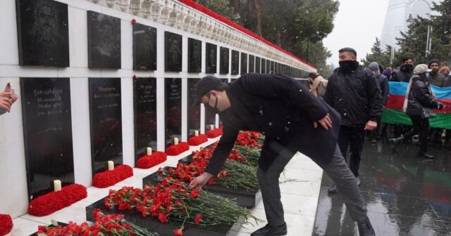 Davamçı gənclər Şəhidlər xiyabanını ziyarət edib – FOTOLAR
