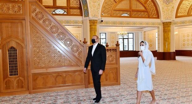 İlham Əliyev və Mehriban Əliyeva “Xanım Fatimeyi Zəhra” məscidində – FOTO