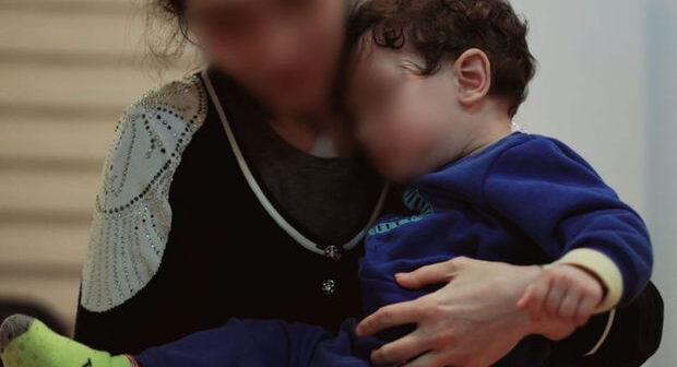 Uşaq evində böyüyən qadın körpəsi ilə birlikdə çətin durumdadır