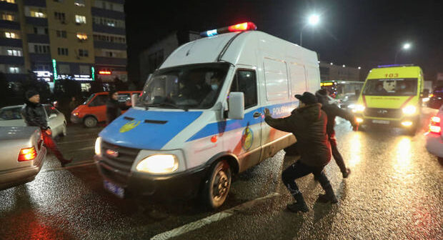 Almatıda inzibati binalara basqın edən onlarla şəxs zərərsizləşdirildi