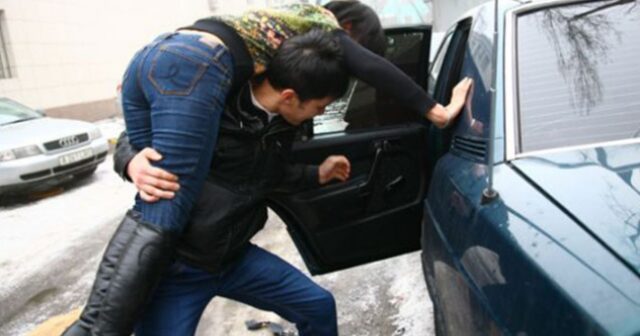 Azərbaycanda dəhşət: sevdiyi qızı valideynləri ilə birgə qaçırdı, sonra isə tövlədə…