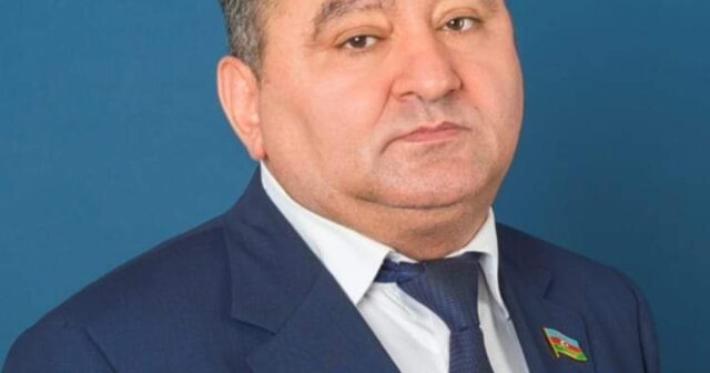 Deputat həbsdə olan şairi görün necə ələ saldı – FOTO