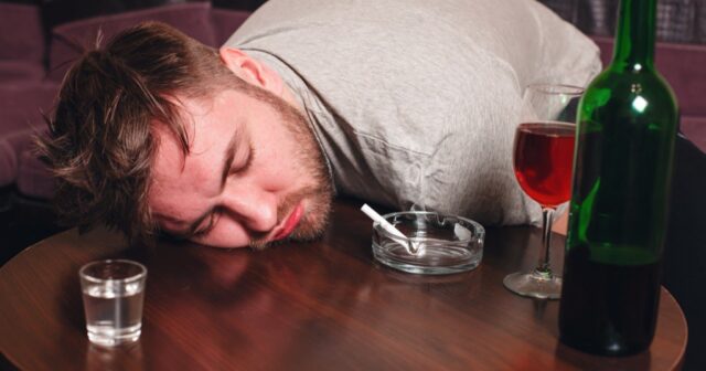 Alkoqol asılılığının səbəb olduğu xəstəliklər açıqlanıb