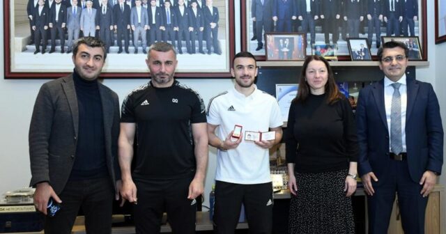 Qara Qarayev “İdman ustası” kimi təltif olunub