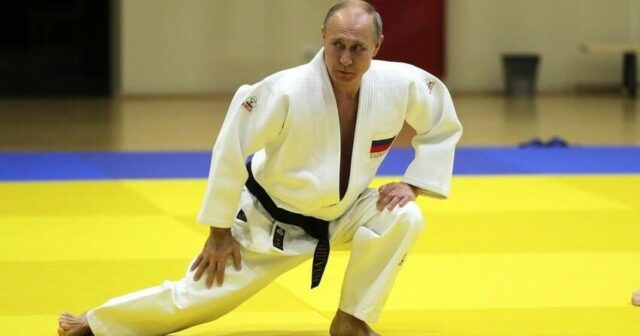 Putindən 9-cu dan qara kəmər geri alınır