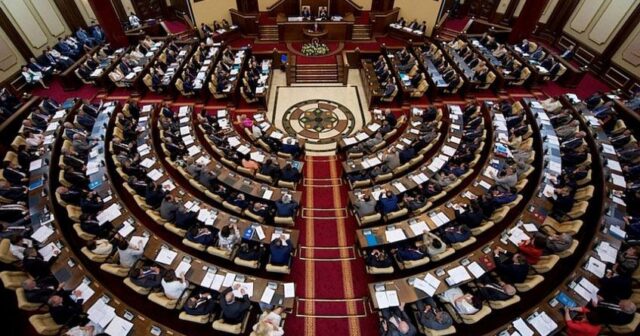 Qazaxıstan parlamentinin aşağı palatasına yeni spikeri seçilib