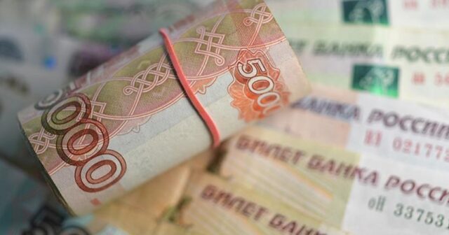 Rus rublunun məzənnəsi 22% azaldıldı – Azərbaycanda