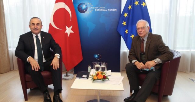 Mövlud Çavuşoğlu Aİ rəsmisi ilə Ukraynadakı vəziyyəti müzakirə edib
