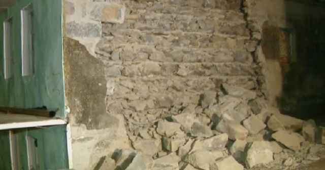 Dünənki güclü zəlzələdə azərbaycanlının evi dağıldı