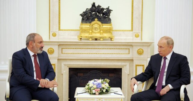 Putin və Paşinyan regiondakı vəziyyəti müzakirə edib