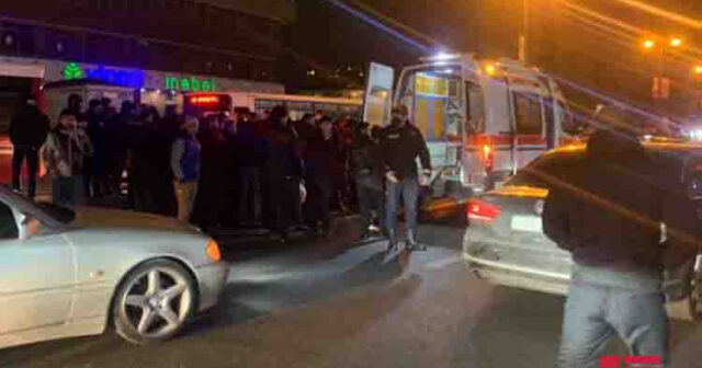 Bakıda dəhşət: Piyada küləyin təsirindən maşının altına girdi, ölümcül yaralandı – FOTO