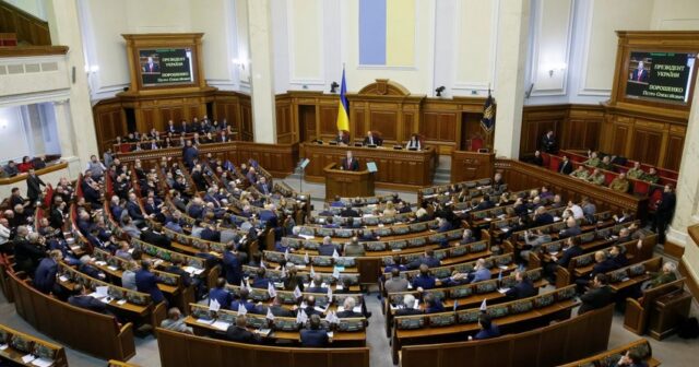 Ukrayna parlamentinin 20-yə yaxın deputatı xaricə qaçdı
