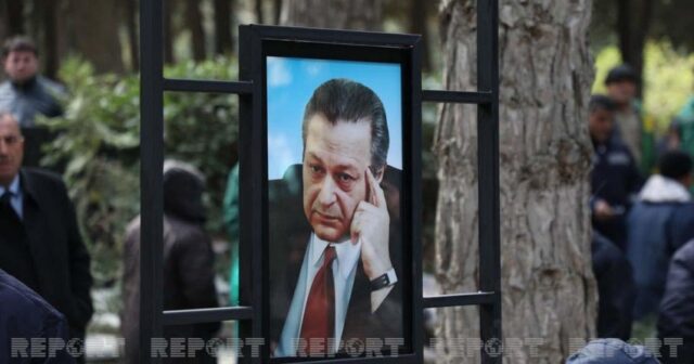 Prezident İlham Əliyev Ayaz Mütəllibovun vəfatı ilə bağlı nekroloq imzalayıb