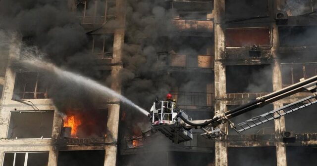 Kiyev ballistik raketlərlə bombardman edildi – DƏHŞƏTLİ FOTOLAR