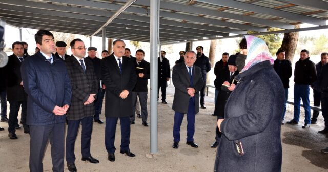 Seymur Orucov Səməd Vurğun küçəsinin sakinləri ilə görüşüb