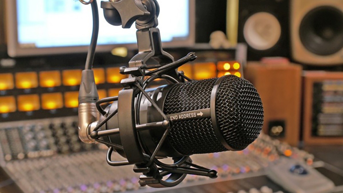 Lider” radiosunun tezliyi “Real FM”ə verildi | İnter Press