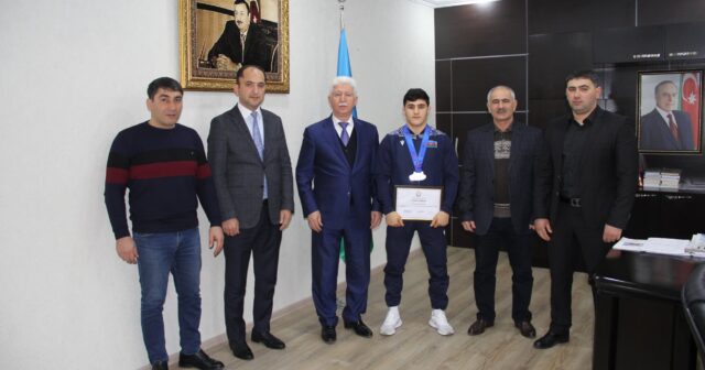Rafiq Cəlilov Avropa Çempionatının gümüş medalçısı Ziya Babaşov və məşqçiləri ilə görüşüb – FOTOLAR