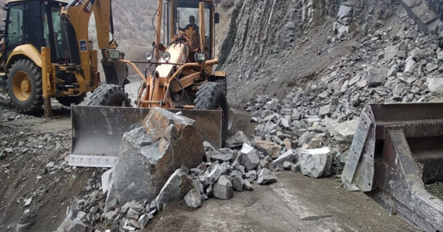 Azərbaycanda dəhşət: dağ uçqunu oldu, yollar bağlandı