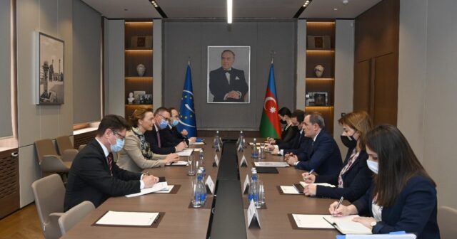 Ceyhun Bayramov Qarabağda aşkarlanan kütləvi məzarlıqlar barədə AŞ-ın Baş katibini məlumatlandırıb