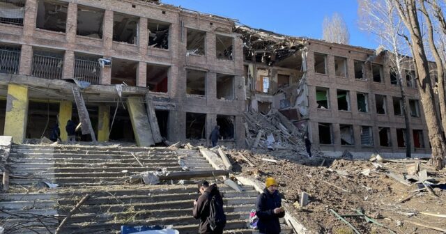 Ukraynada dağıdılan təhsil müəssisələrinin sayı açıqlanıb