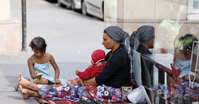 Küçələrdə dilənçilik edən 450 uşaq aşkarlanıb, 75 valideyn cəzalandırılıb
