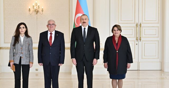 İlham Əliyev üç ölkənin yeni səfirinin etimadnaməsini qəbul edib