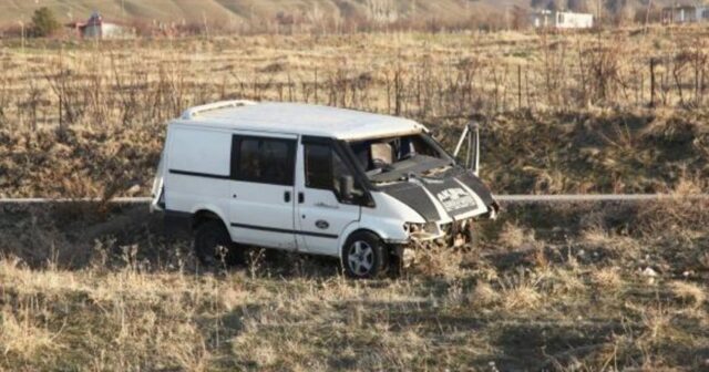 Türkiyədə mühacirləri daşıyan mikroavtobus aşıb, 4 nəfər ölüb, 25 nəfər yaralanıb